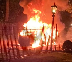 Un exemplaire de la Tesla Model S Plaid prend feu dans d'étranges circonstances